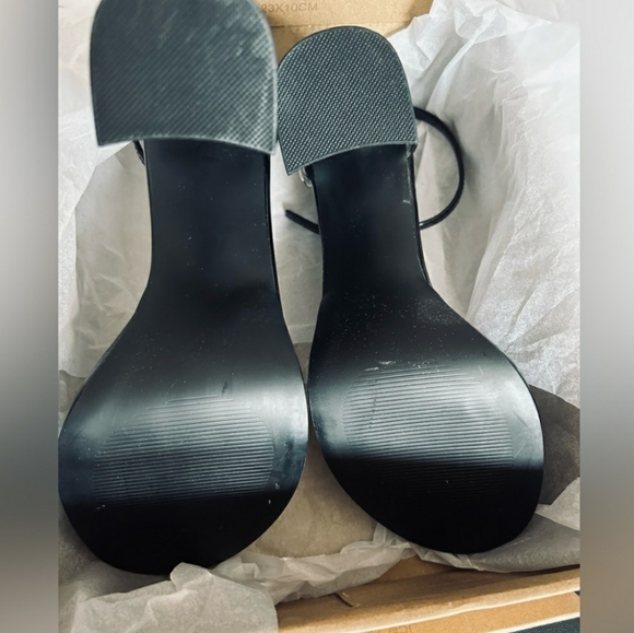 STEVE MADDEN SUSAN BLACK PATENT 4" HEELED SANDALS SIZE 9.5 BY NEW IN BOX - Picture 3 of 6